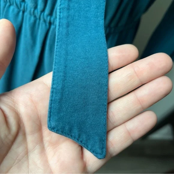 Elegant Teal Dress with Button Detail - Picture 3 of 10